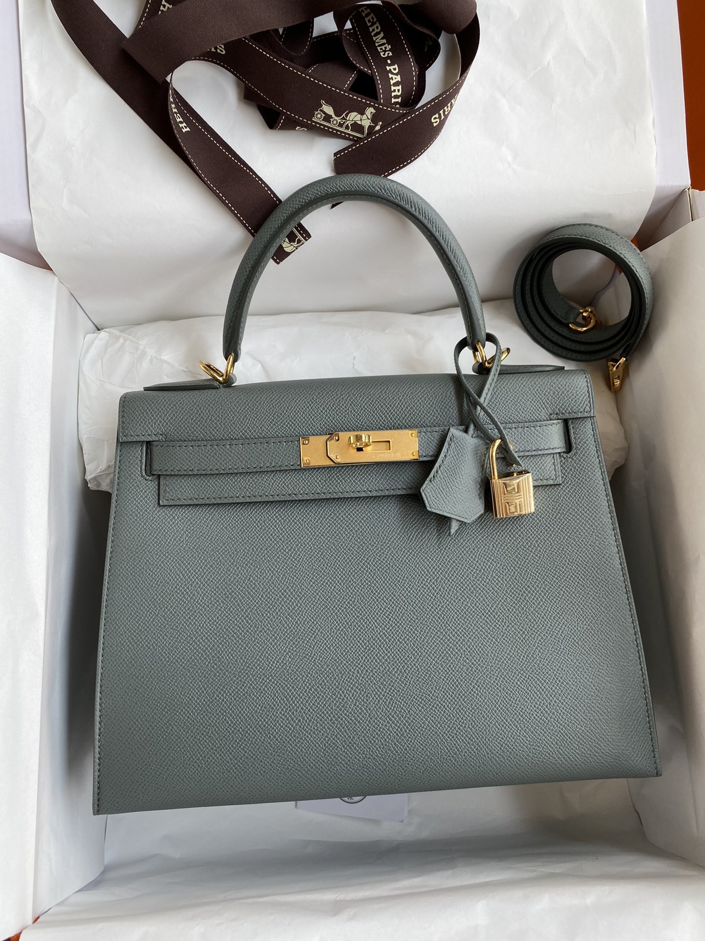 Hermes Kelly 28cm Handbag Shoulder Bag in Vert Amande Epsom Leather